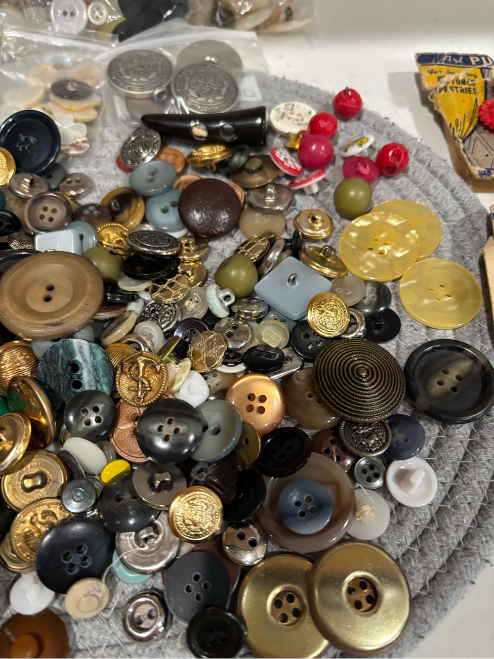 Mixed Assorted Buttons Lot - Multicolor - Picture 4 of 9